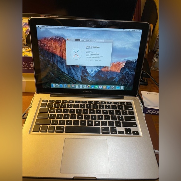 Macbook Pro 13.3’(Intel Core i5) - free case and keyboard + original box